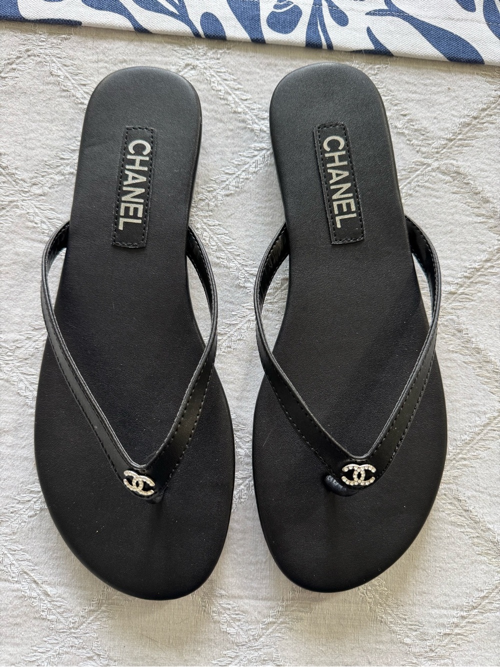Black never worn sandals / flip flops size 9 or 9.5